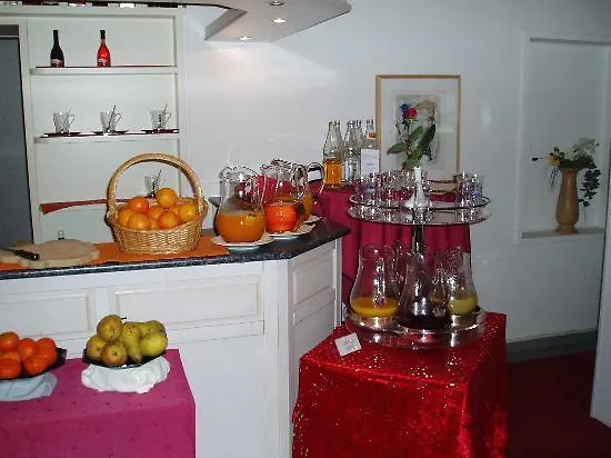 Cerano Am Dom 3* Kolín nad Rýnem