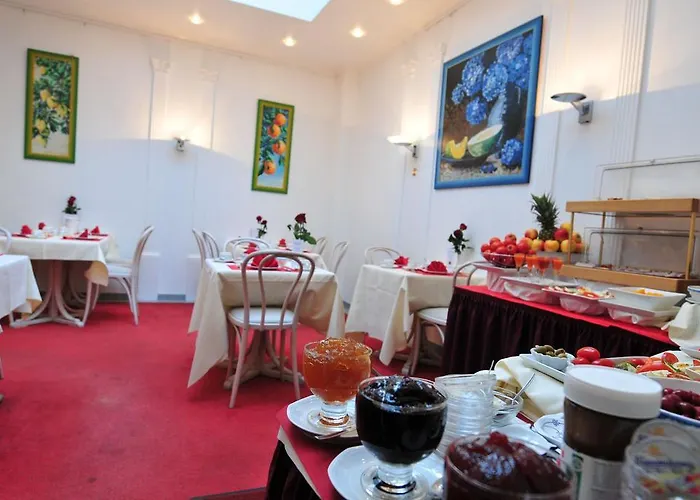 Cerano Am Dom 3* Kolín nad Rýnem