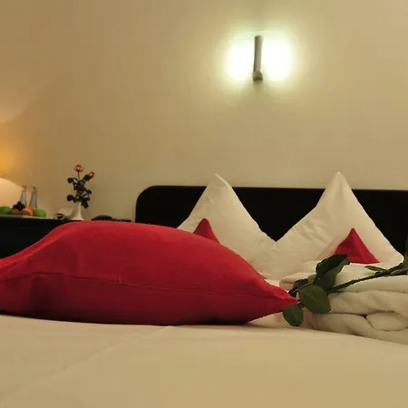 Cerano Am Dom Otel Köln